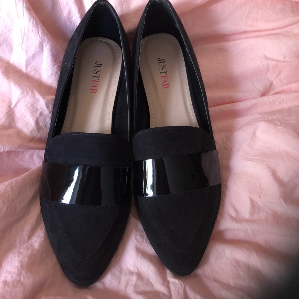 Sleek loafers!🖤